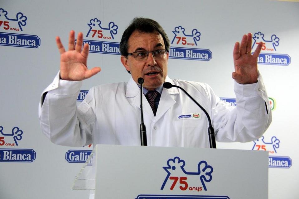 Artur Mas, durante una visita al centro de 'Gallina Blanca' en Rubí