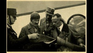 En el medio de la campaña electoral, el Führer discute la ruta de viaje con el piloto de su avión