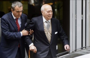 El extesorero del PP Álvaro Lapuerta, junto a su asistente