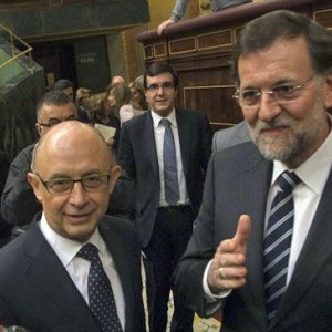 Cristóbal Montoro y Mariano Rajoy, antes del debate sobre los Presupuestos Generales en el Congreso