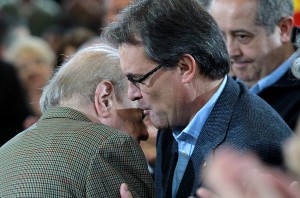 Artur Mas comenta con Jordi Pujol
