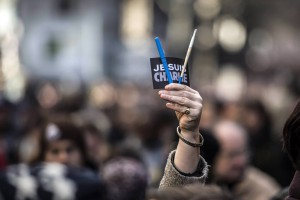 Lápices en protesta contra los atentados