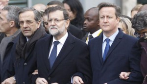 Rajoy, junto a Cameron en la manifestación contra los atentados de París.