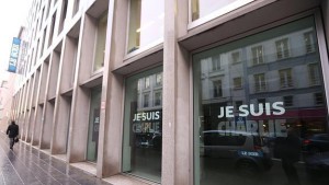 'Le Soir' colgó las palabras 'Je suis Charlie'. 