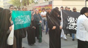 Musulmanes protestan en las calles de Viena contra la medida