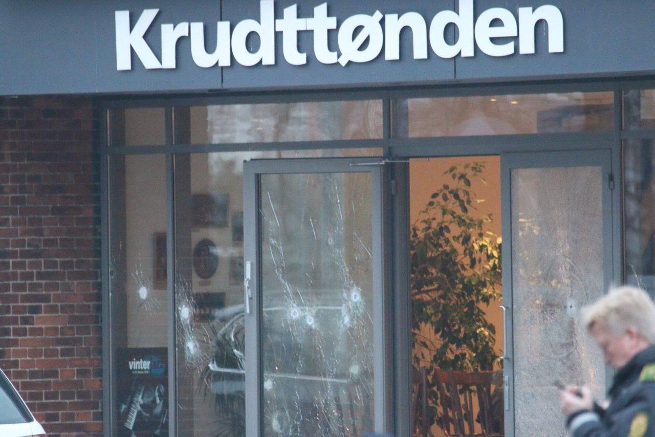 Impactos de bala en el lugar del suceso en Copenhague.