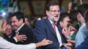Mariano Rajoy, junto al candidato del partido a la Presidencia de la Junta de Andalucía, Juanma Moreno 