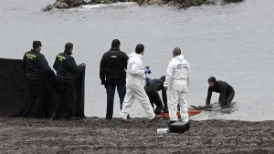 La Guardia Civil encuentra un cadáver en la playa del Tarajal de Ceuta en día después del asalto