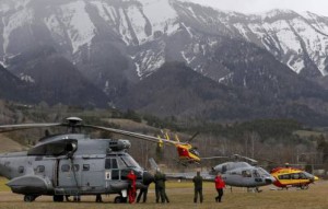 Helicópteros de rescate del servicio de seguridad civil francés y de la Fuerza Aérea francesa, en la zona de los Alpes francés 