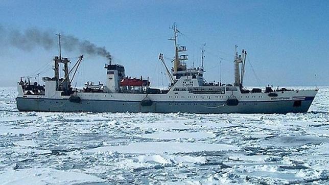 Imagen difundida por Emergencias de Rusia donde se ve un barco de las mismas características que el hundido