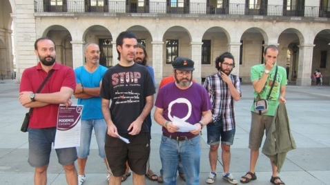 Portavoces de Podemos en la Plaza Porticada de Santander