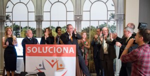 Armando Robles y miembros de la candidatura de Soluciona saludan a los cientos de congregados en el restaurante 'Portico de Velazquez'