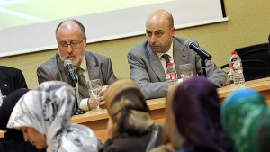 Ángel Colom y Noureddine Ziani, en una comparecencia ante ciudadanos musulmanes