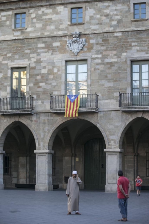Una estelada ondea en la fachada principal del Ayuntamiento de Manresa, gobernado por CiU