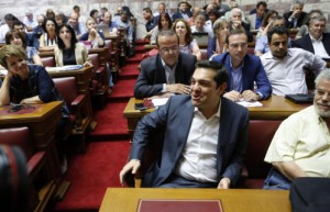 El primer ministro griego Alexis Tsipras con los miembros del Comité Central de SYRIZA  