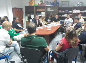 Armando Robles, durante una reunión con miembros de la asociación de padres pro-custodia compartida