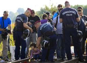 La policía húngara no podrá dejar pasar a ningún refugiado desde hoy