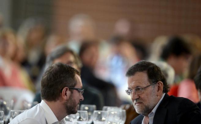 Maroto y Rajoy, en Vitoria durante la campaña de las elecciones municipales.