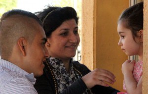 Niña siria se reencuentra con familiares en Melilla