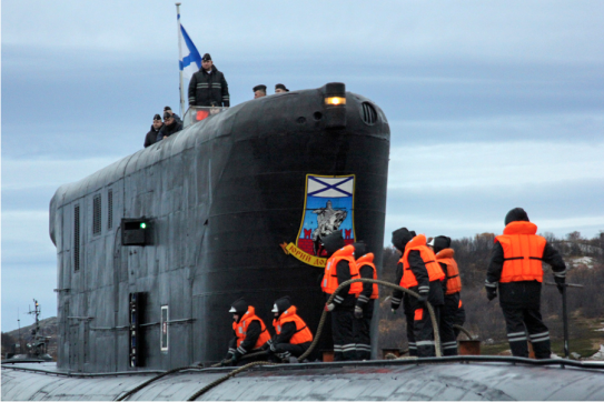Un submarino ruso armado con misiles estratégicos, en su base de Murmansk