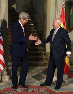 El ministro de Exteriores, José Manuel García Margallo, y el secretario de Estado de los EE.UU. John Kerry