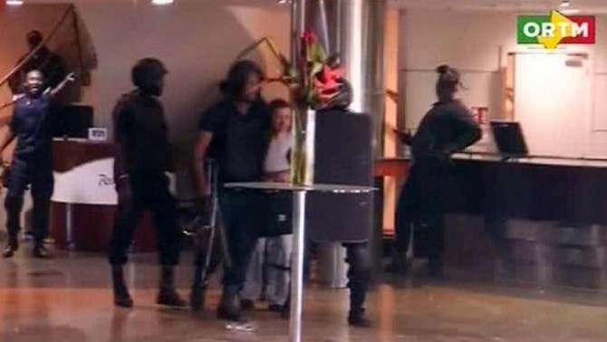 ando. Rehenes extranjeros en el interior del Hotel Radisson de Bamako, tomado por un grupo terrorista