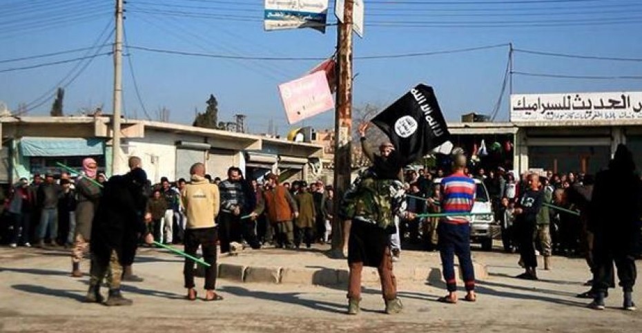 Imágenes de una condena a latigazos del Estado Islámico en Raqqa