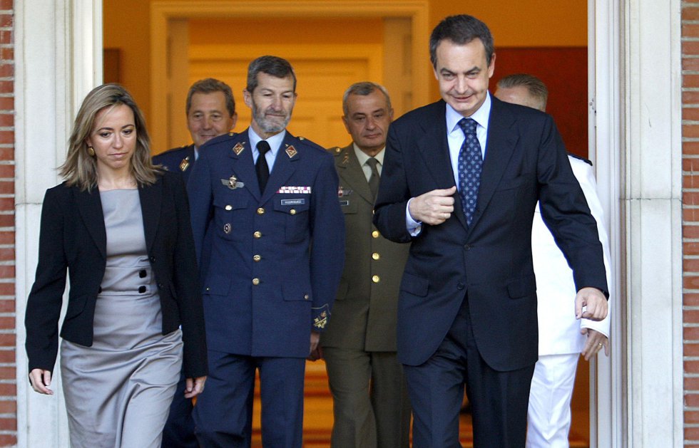 Zapatero (d), Julio Rodríguez (c) y Carmen Chacón (i)