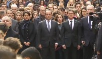 Minuto de silencio en la Sorbona de París por los atentados del sábado.