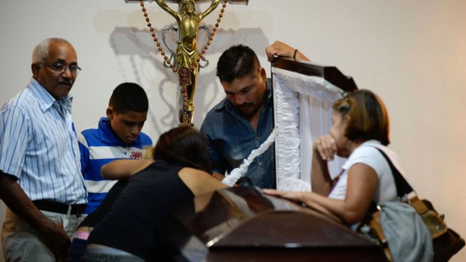 El funeral de Luis Manuel Díaz