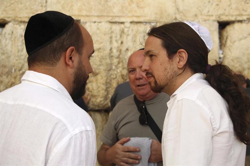 Pablo Iglesias, con kipá judía delante del muro de las Lamentaciones