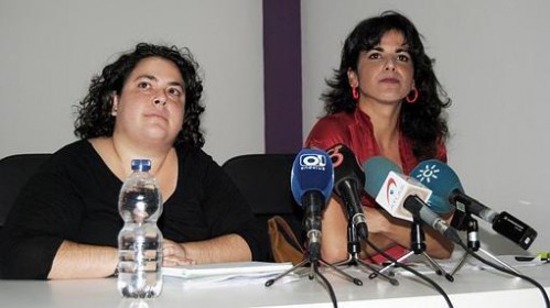 Teresa Rodríguez junto a la responsable de su oficina en Cádiz, Patricia Amaya, el día de la inauguración de la sede