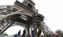 Las autoridades cerraron el acceso del público a la Torre Eiffel