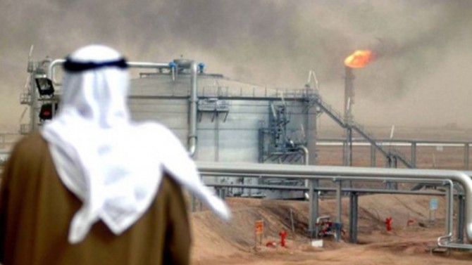 Arabia Saudita pretende mantener el precio de petróleo bajo para quitar del mercado a productores menores