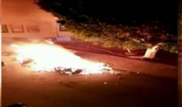 Los agresores lanzaron cócteles molotov contra la Policía