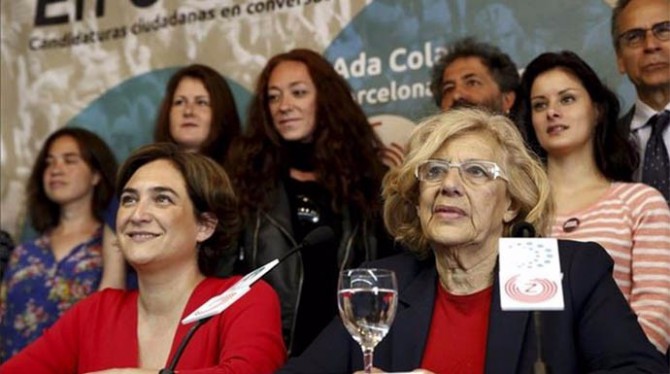 Colau y Carmena quieren una Navidad laica en Barcelona y Madrid.