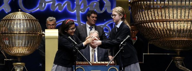 Lorena y Nicol han cantado el «Gordo» de la Lotería 