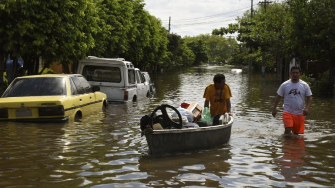 Las inundaciones en Paraguay, Argentina, Uruguay y Brasil dejaron más de 120.000 evacuados