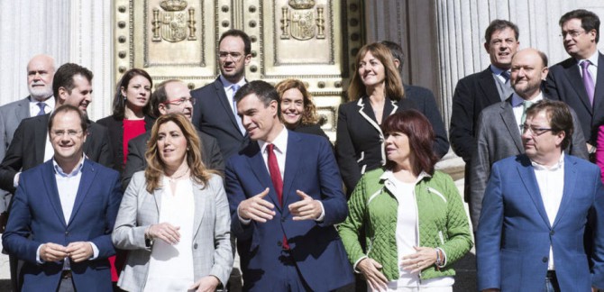 Imagen de archivo de Pedro Sánchez y los barones del PSOE. 