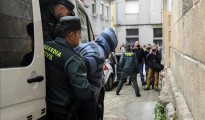 Uno de los dos hombres de nacionalidad croata detenidos por la muerte violenta del sacerdote Adolfo Enríquez, párroco de Vilanova dos Infantes (Ourense), en marzo de 2015, a su llegada al Juzgado de Celanova para prestar declaración ante el juez.