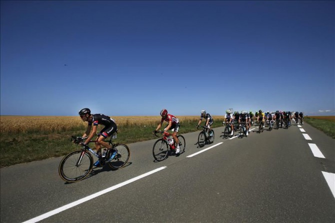 El ciclista francés Warren Barguil (i), del equipo Giant-Alpecin.