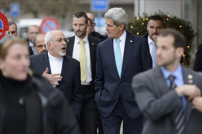 El secretario de Estado de EE.UU., John Kerry, y su homólogo iraní, Mohammad Javad Zarif. 