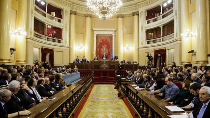 El PSOE niega que la cesión de senadores forme parte de una negociación.