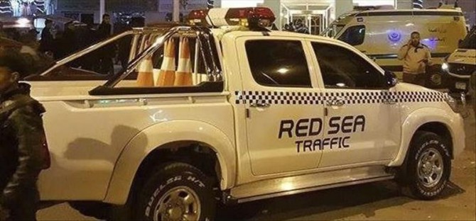 Varios policías vigilan en el lugar de un atentado en Egipto.