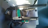 Las armas halladas por la policía en el vehículo que han interceptado en la Jonquera este sábado.