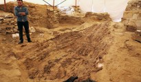 Un barco funerario de 4.500 años hallado en yacimiento de Abusir al suroeste del Cairo en Egipto el 1 de febrero de 2016