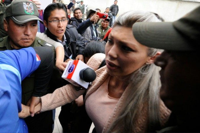 Gabriela Zapata Montano, expareja del presidente boliviano, Evo Morales, es detenida por sospechas de corrupción en La Paz el 26 de febrero de 2016
