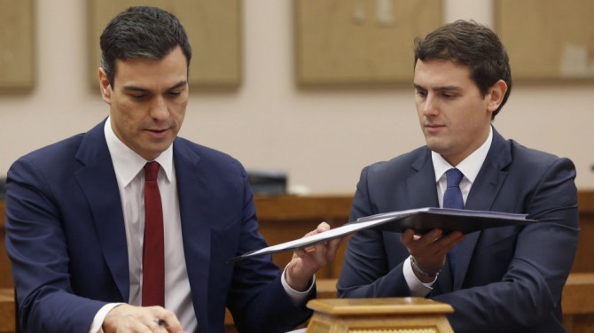 Pedro Sánchez y Albert Rivera, en la firma del acuerdo.