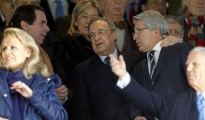 Florentino Pérez, con Cerezo y Aznar en el palco del Bernabéu