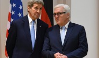 John F. Kerry (izda), secretario de Estado de E.E.U.U., y Frank-Walter Steinmeier (dcha.), ministro alemán de Asuntos Exteriores.